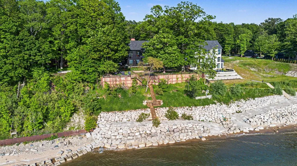 2578 Lakeshore Drive Saugatuck Township MI 49408