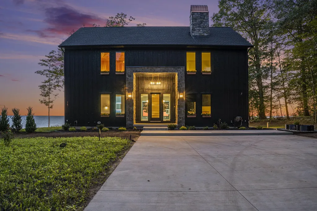 2578 Lakeshore Drive Saugatuck Township MI 49408