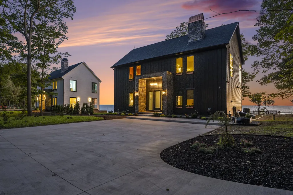 2578 Lakeshore Drive Saugatuck Township MI 49408