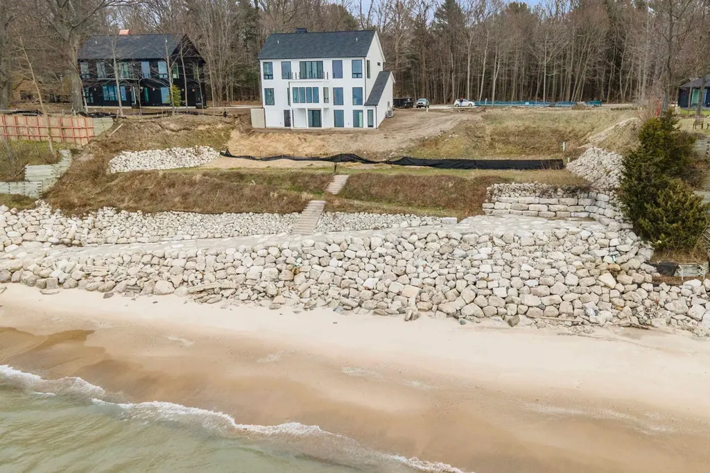 2578 Lakeshore Drive Saugatuck Township MI 49408