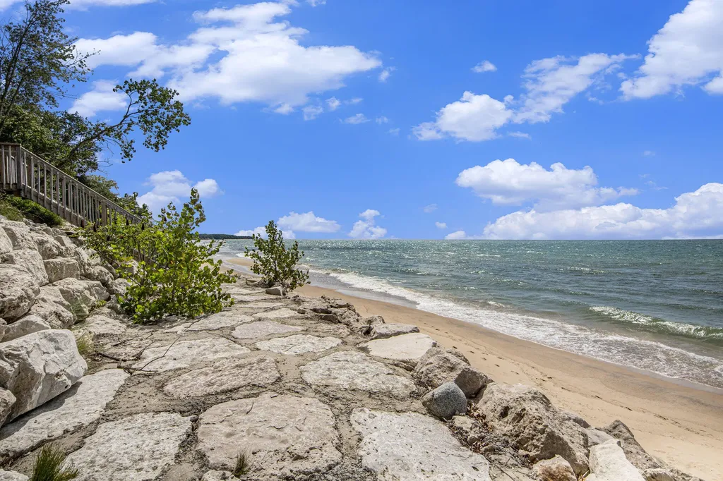 2578 Lakeshore Drive Saugatuck Township MI 49408