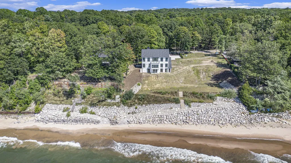 2578 Lakeshore Drive Saugatuck Township MI 49408