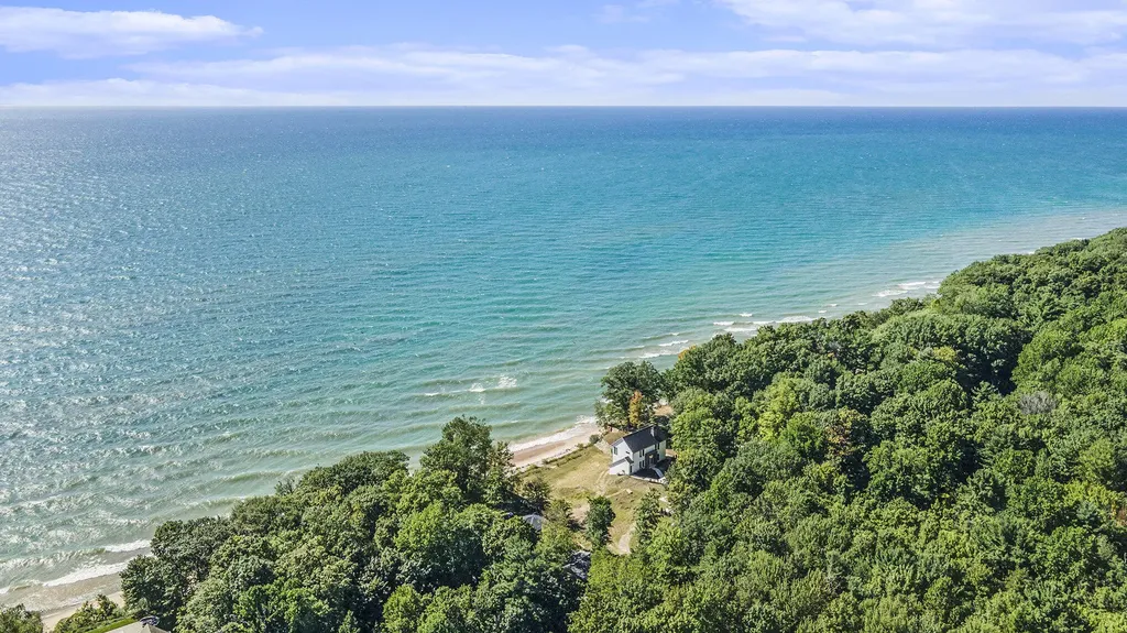 2578 Lakeshore Drive Saugatuck Township MI 49408