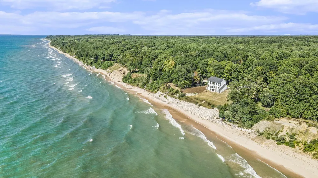 2578 Lakeshore Drive Saugatuck Township MI 49408