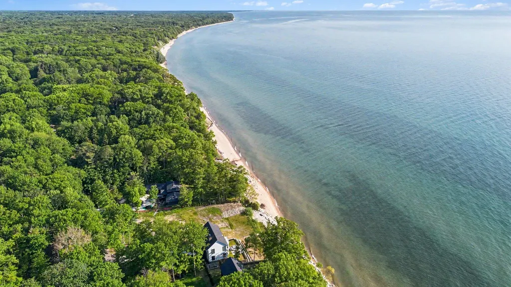 2578 Lakeshore Drive Saugatuck Township MI 49408