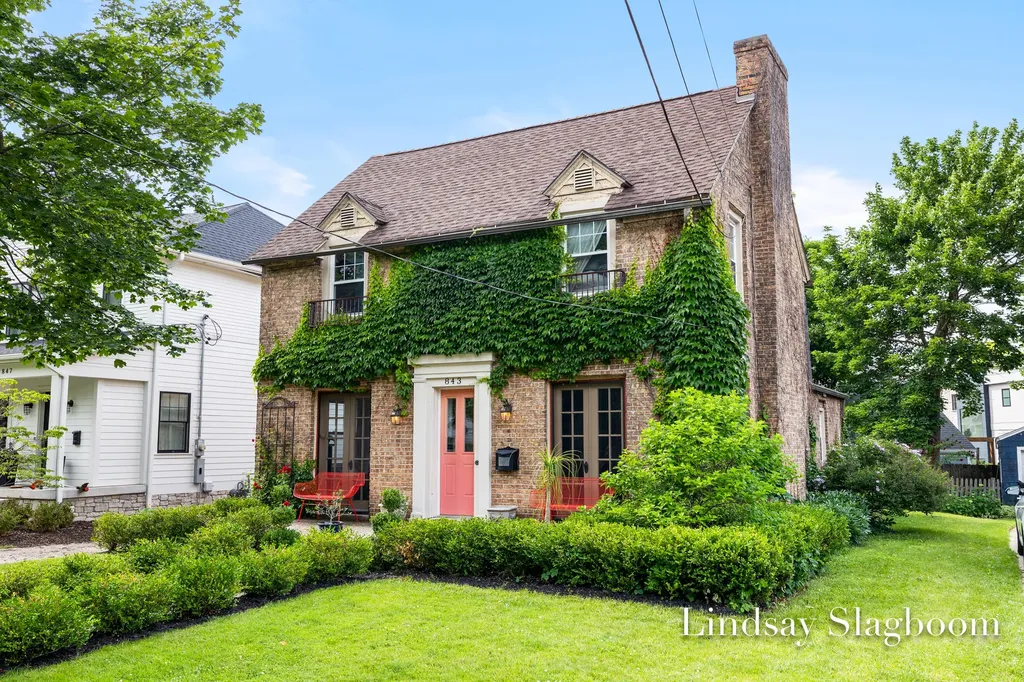 843 Orchard Avenue SE East Grand Rapids City MI 49506