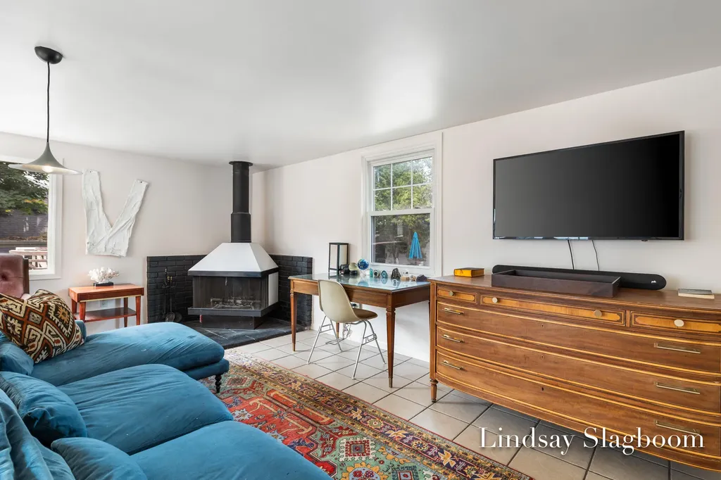 843 Orchard Avenue SE East Grand Rapids City MI 49506
