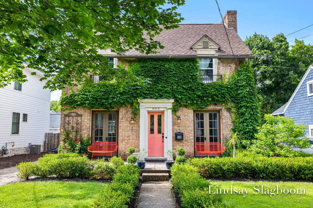 843 Orchard Avenue SE East Grand Rapids City MI 49506