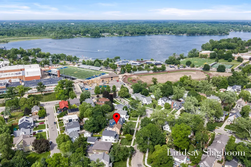 843 Orchard Avenue SE East Grand Rapids City MI 49506