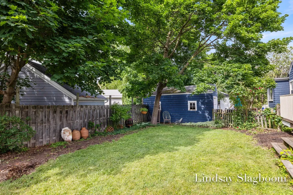 843 Orchard Avenue SE East Grand Rapids City MI 49506