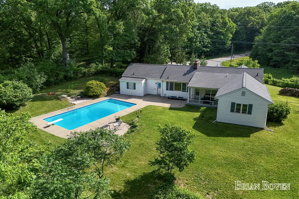 4383 Honey Creek Avenue NE Cannon Township MI 49301