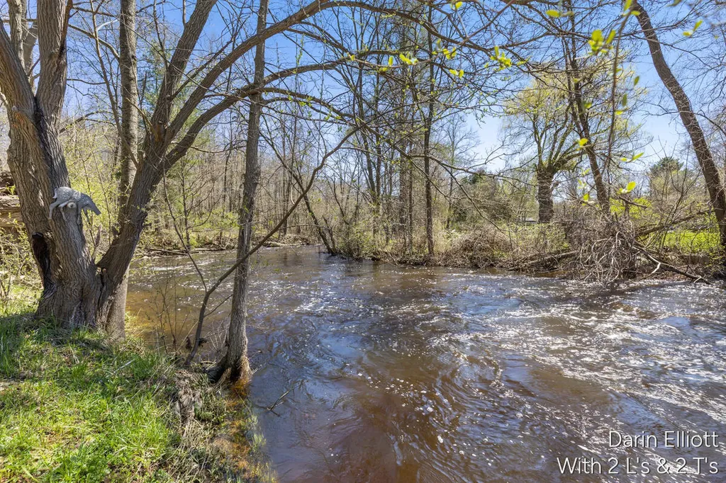 956 Prairie Creek Road Ionia Township MI 48846