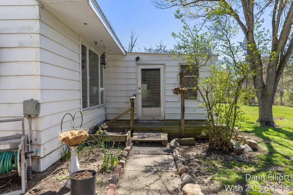 956 Prairie Creek Road Ionia Township MI 48846
