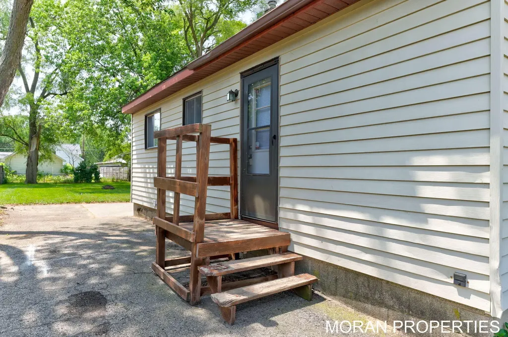 248 Himes Street SE Wyoming City MI 49548
