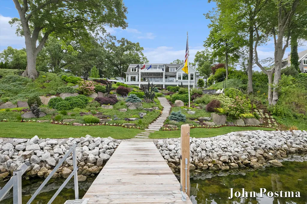 18809 N Fruitport Road Spring Lake Township MI 49456