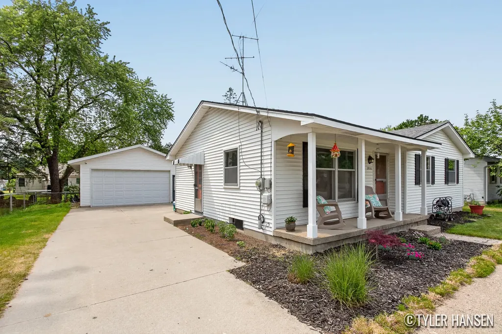 3923 Jupiter Avenue NE Plainfield Charter Township MI 49525