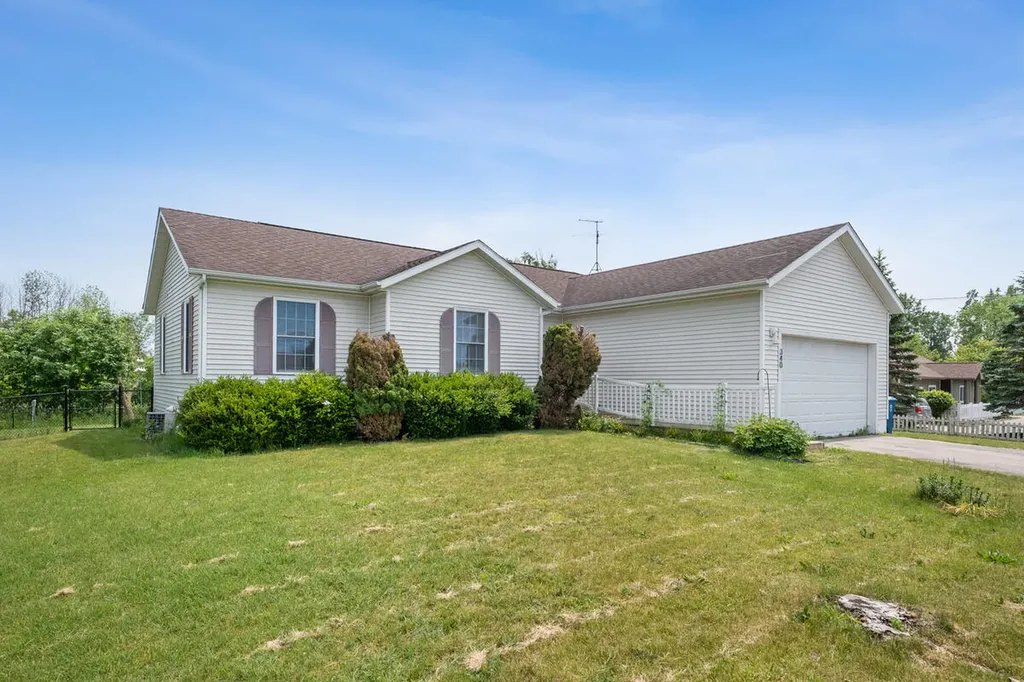 340 64th Avenue N Coopersville City MI 49404