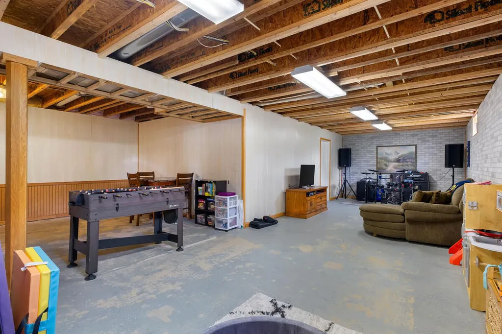 340 64th Avenue N Coopersville City MI 49404