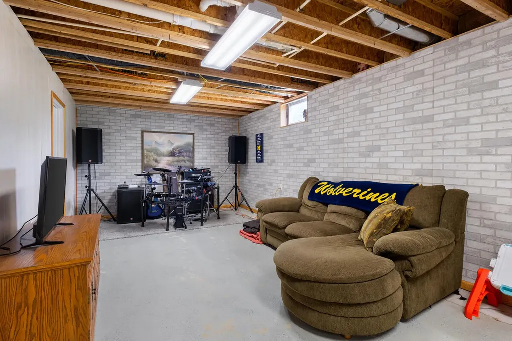 340 64th Avenue N Coopersville City MI 49404