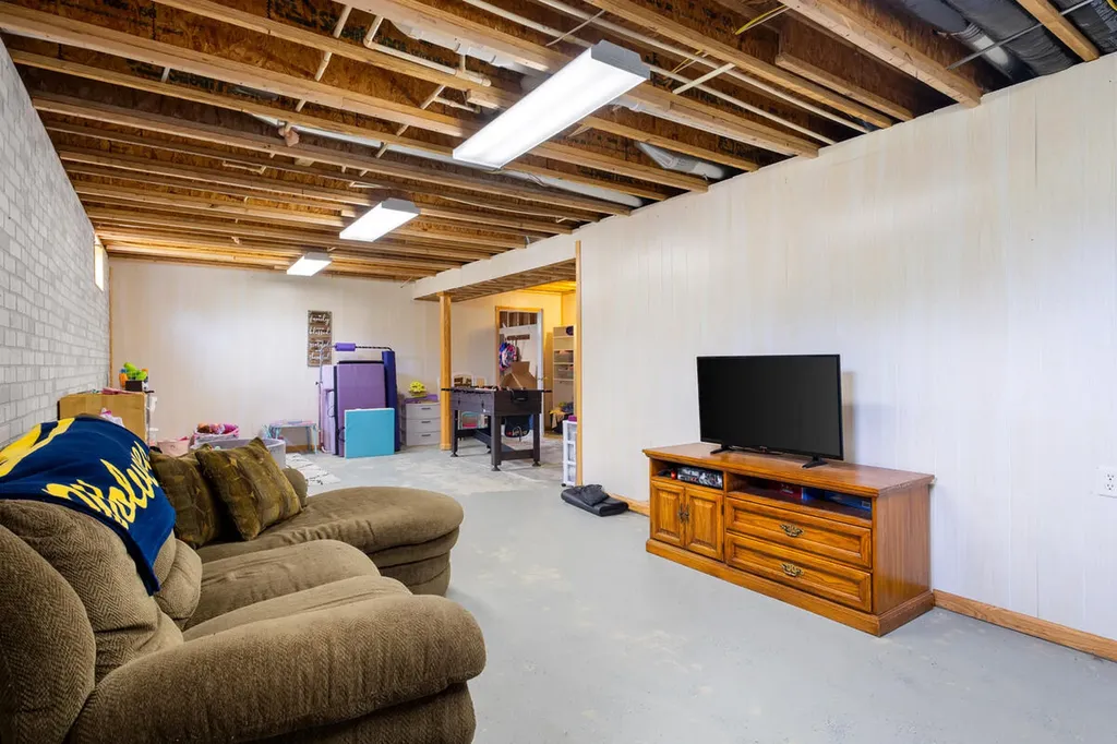 340 64th Avenue N Coopersville City MI 49404
