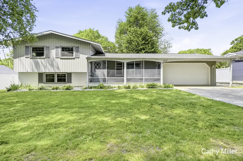 2223 Rosewood Avenue SE Grand Rapids City MI 49506