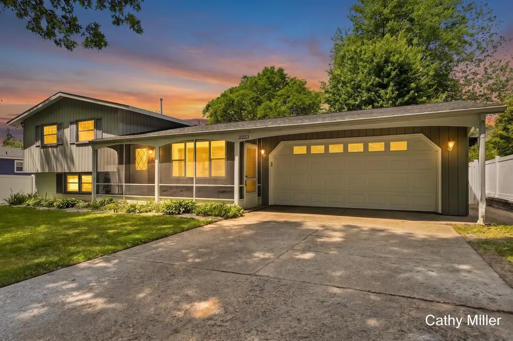 2223 Rosewood Avenue SE Grand Rapids City MI 49506