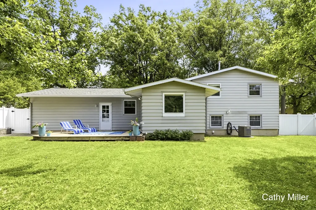 2223 Rosewood Avenue SE Grand Rapids City MI 49506