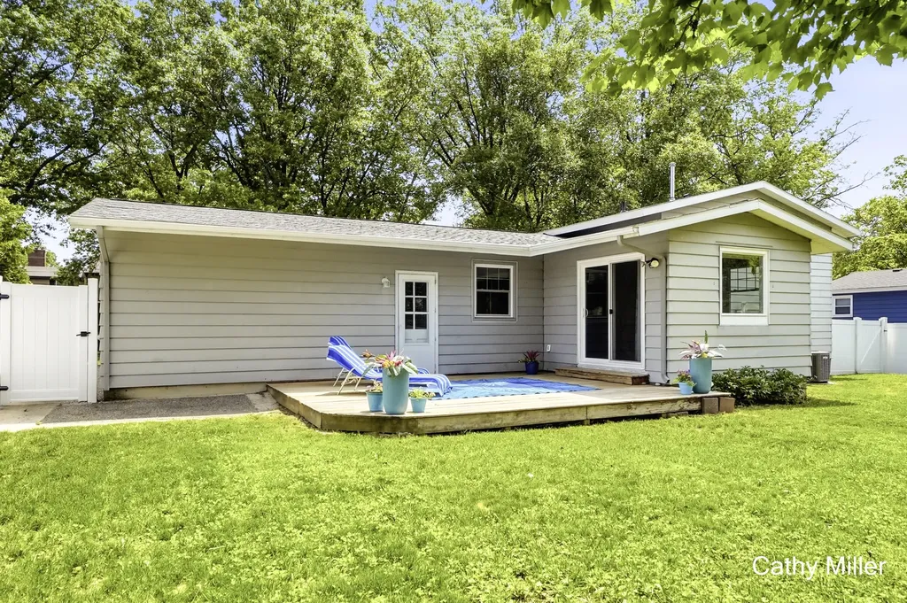 2223 Rosewood Avenue SE Grand Rapids City MI 49506