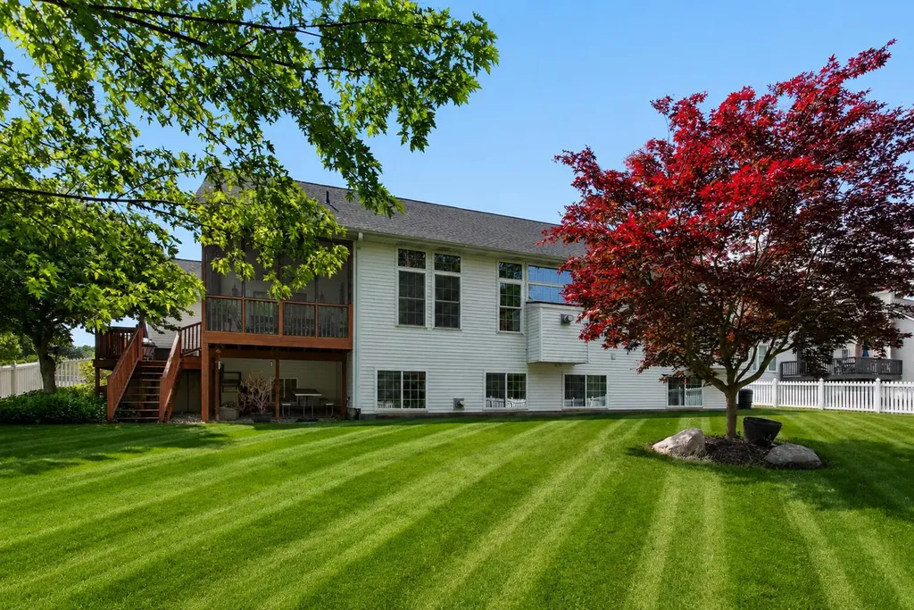 3393 Breton Valley Drive SE Kentwood City MI 49512