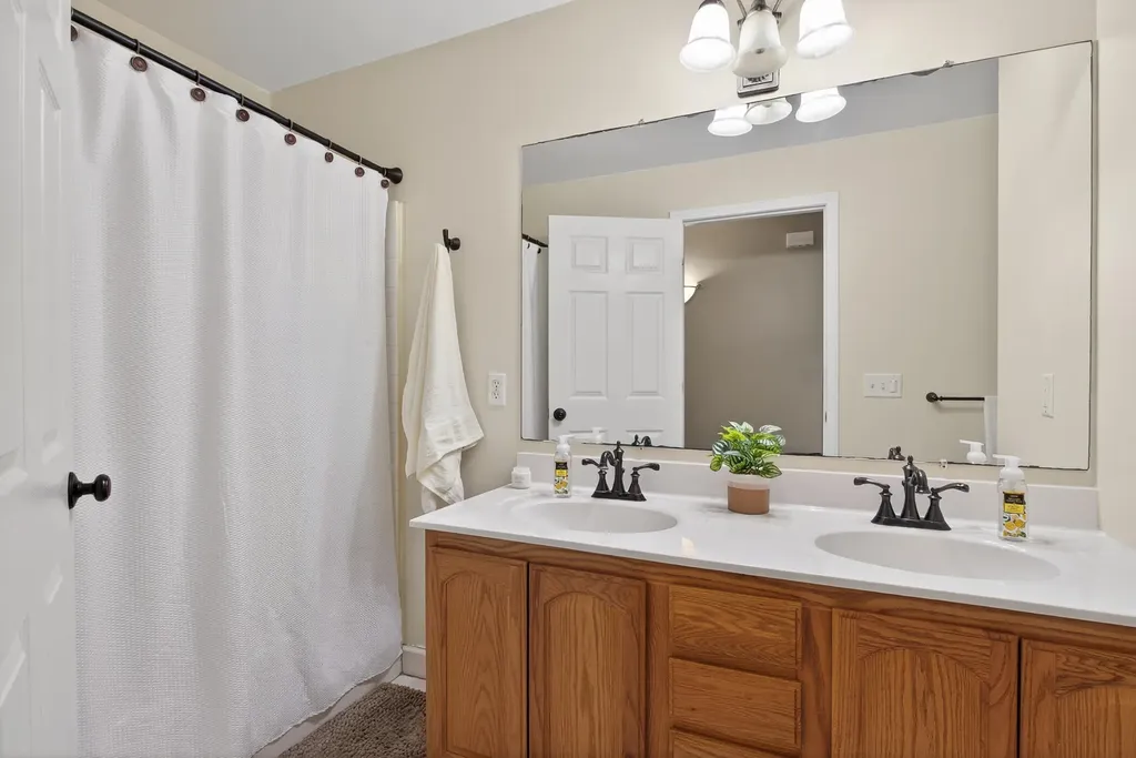 3393 Breton Valley Drive SE Kentwood City MI 49512
