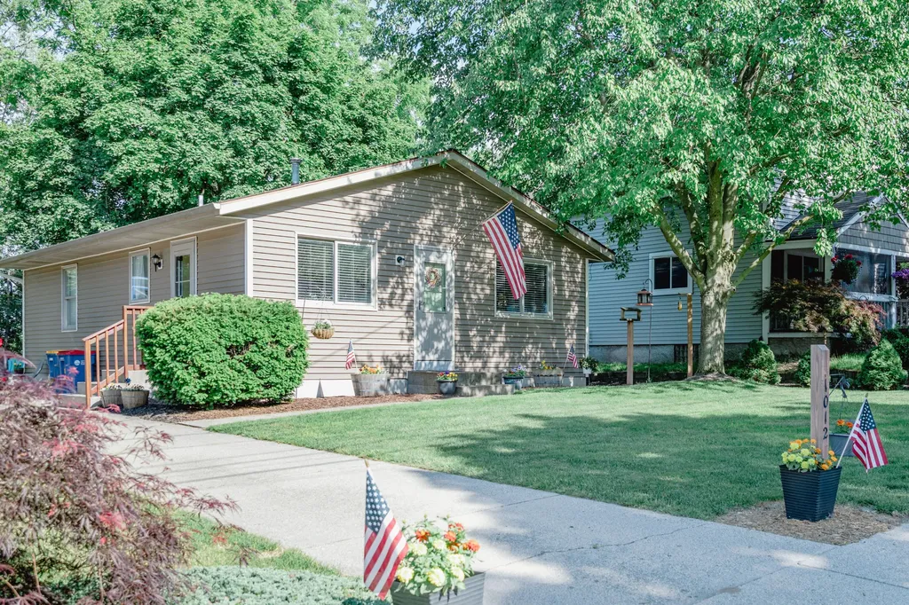 1012 Calvary Avenue NW Grand Rapids City MI 49504