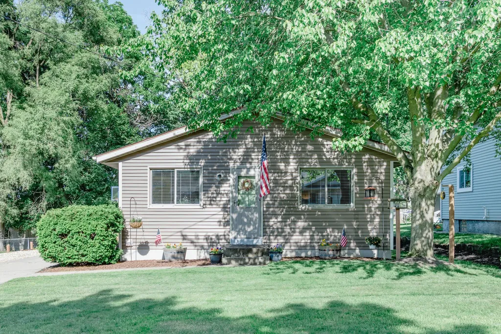 1012 Calvary Avenue NW Grand Rapids City MI 49504