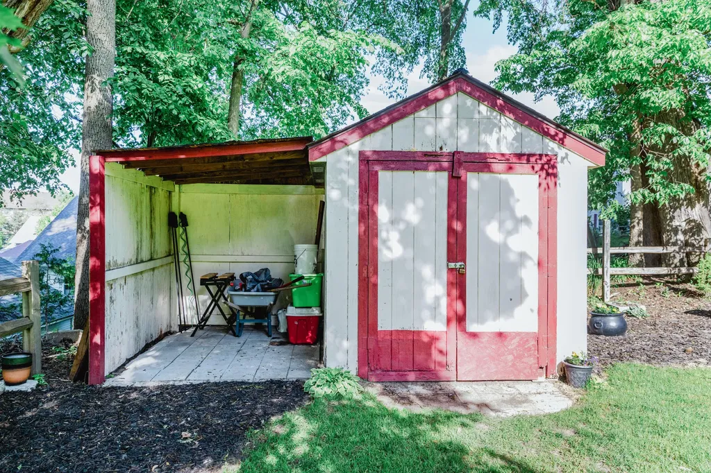 1012 Calvary Avenue NW Grand Rapids City MI 49504