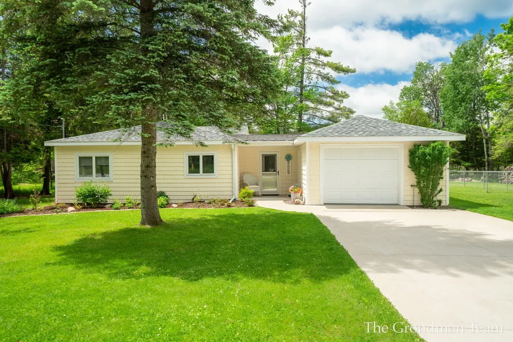 7170 Spring Street Alanson Village MI 49706