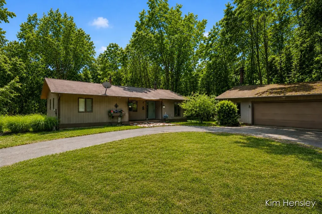 4736 Burton Street SE Kentwood City MI 49546