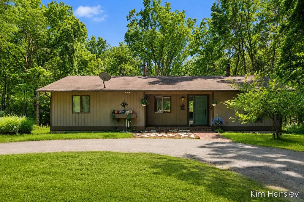 4736 Burton Street SE Kentwood City MI 49546