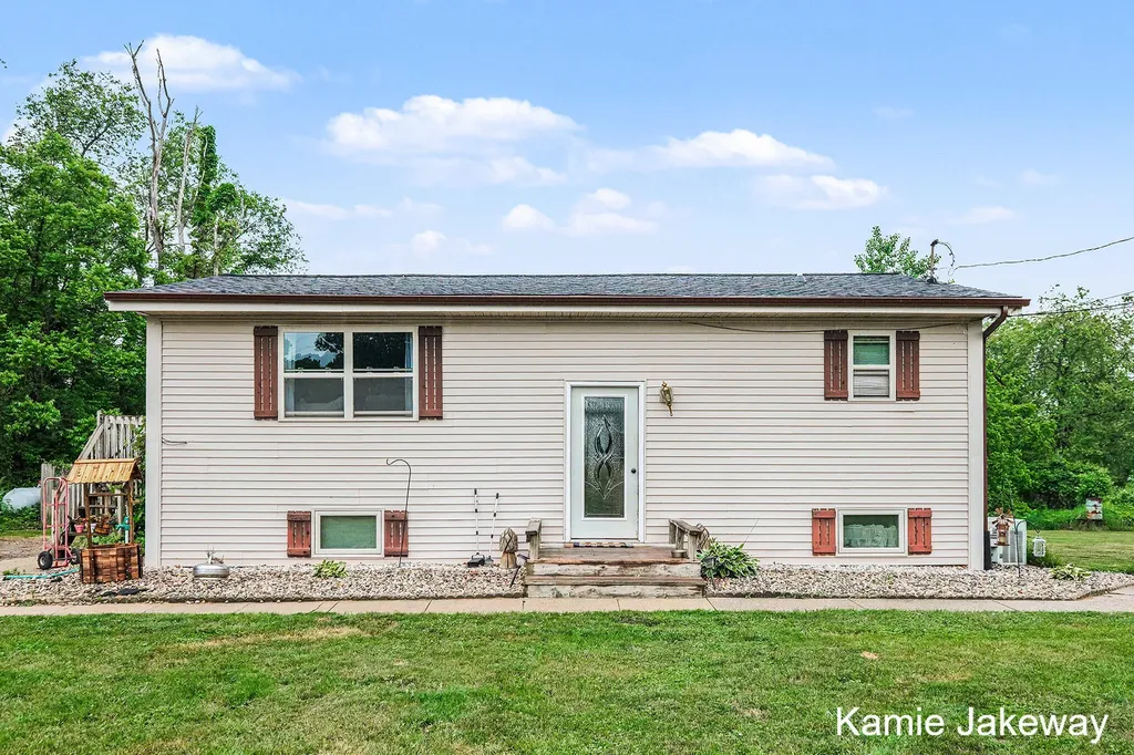 8395 Mcarthur Avenue NE Grattan Township MI 48809