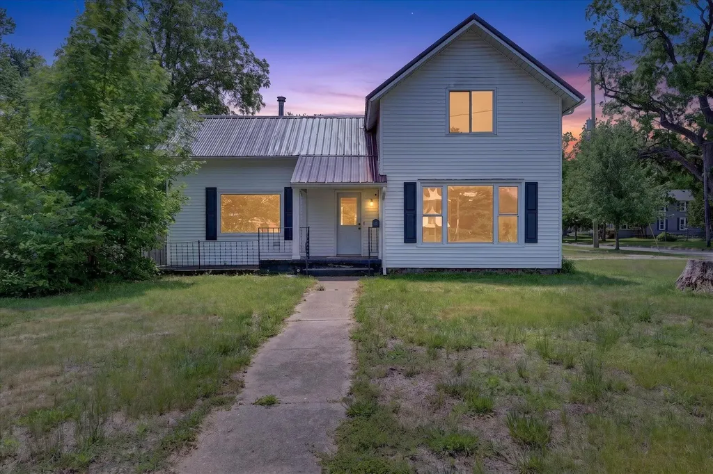 736 W Green Street Hastings City MI 49058