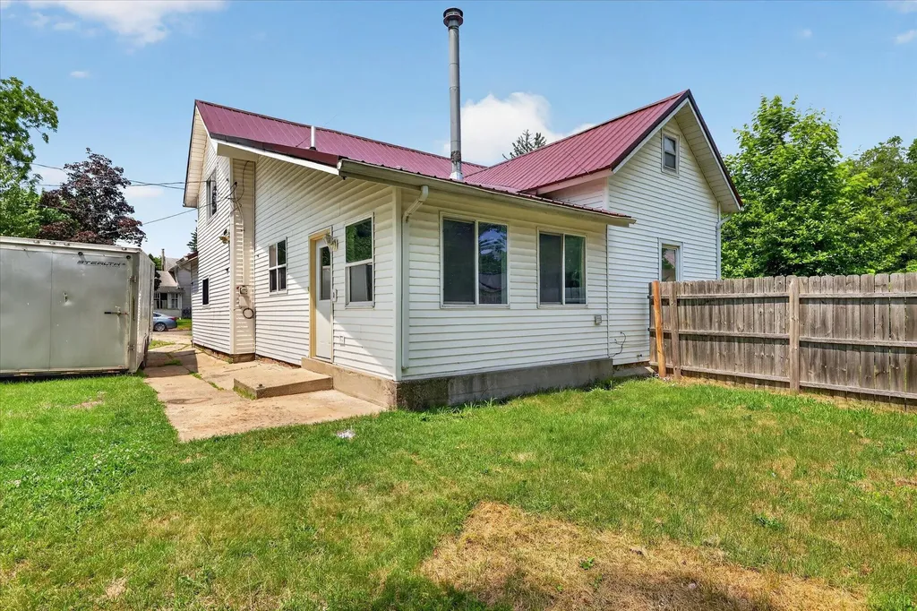 736 W Green Street Hastings City MI 49058