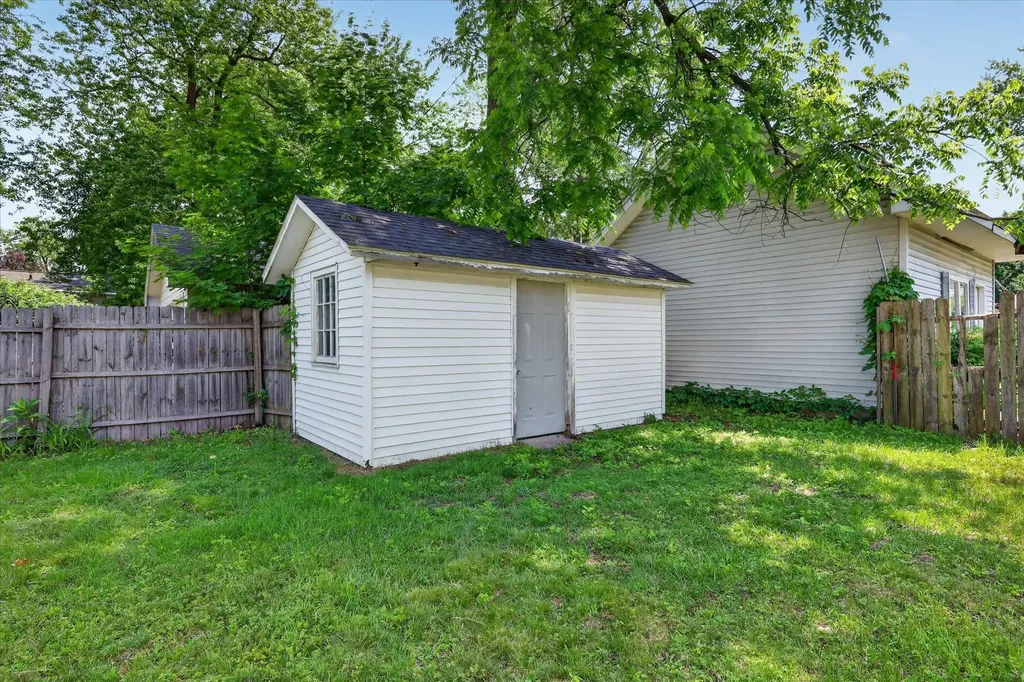 736 W Green Street Hastings City MI 49058