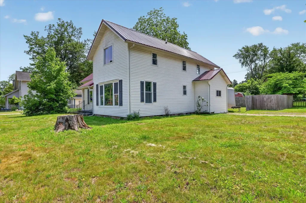 736 W Green Street Hastings City MI 49058
