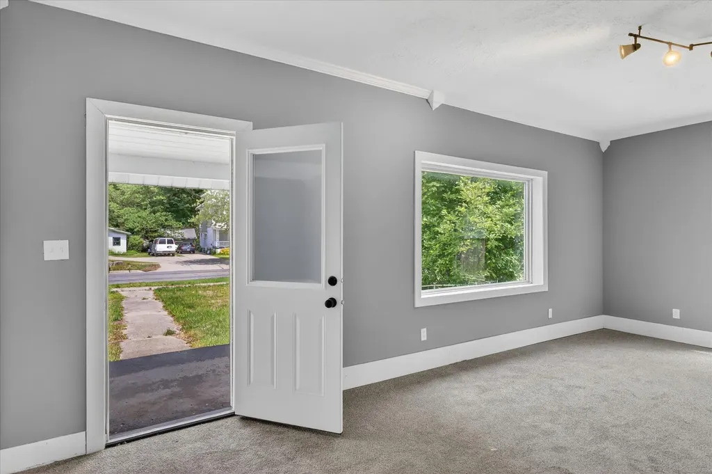 736 W Green Street Hastings City MI 49058