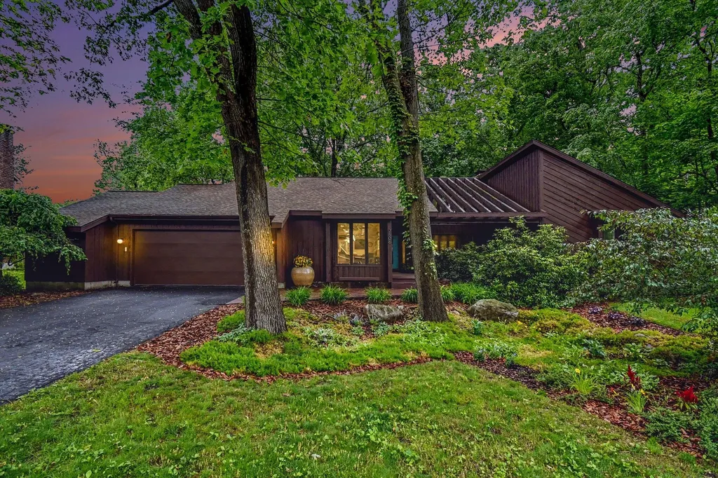 7606 Leyton Drive SE Cascade Charter Township MI 49301