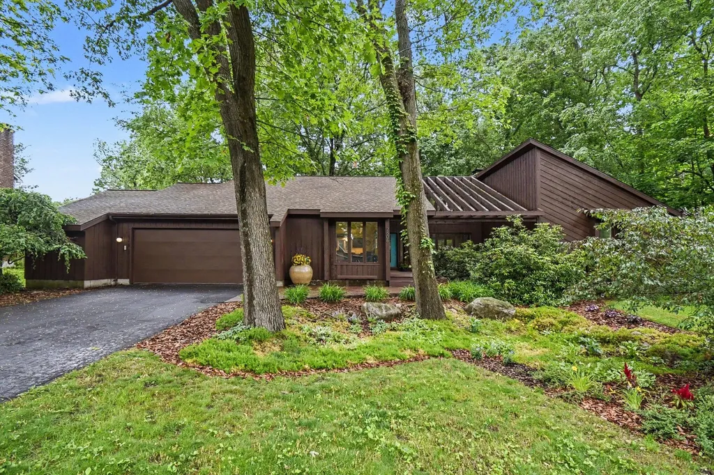 7606 Leyton Drive SE Cascade Charter Township MI 49301