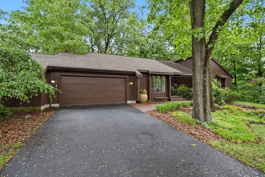 7606 Leyton Drive SE Cascade Charter Township MI 49301