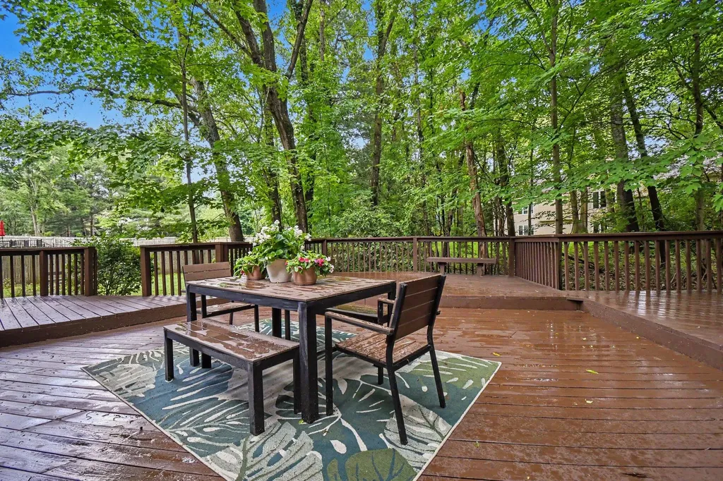 7606 Leyton Drive SE Cascade Charter Township MI 49301