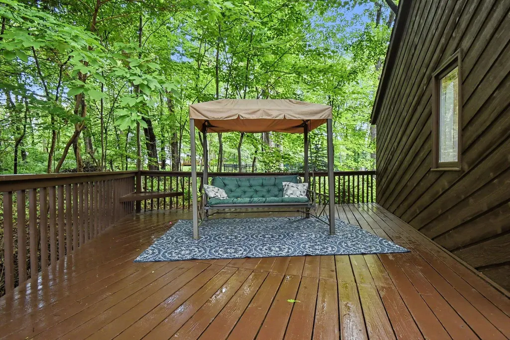 7606 Leyton Drive SE Cascade Charter Township MI 49301