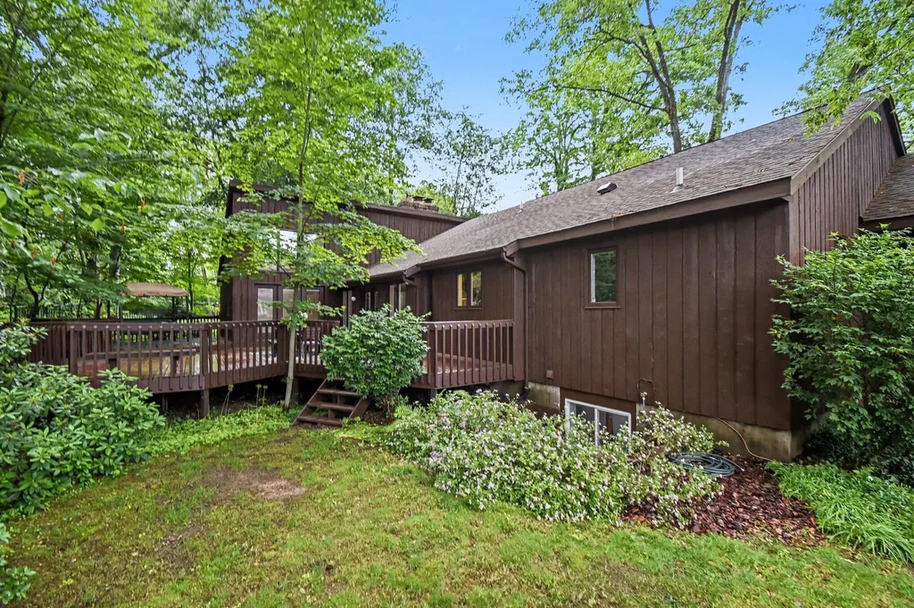 7606 Leyton Drive SE Cascade Charter Township MI 49301