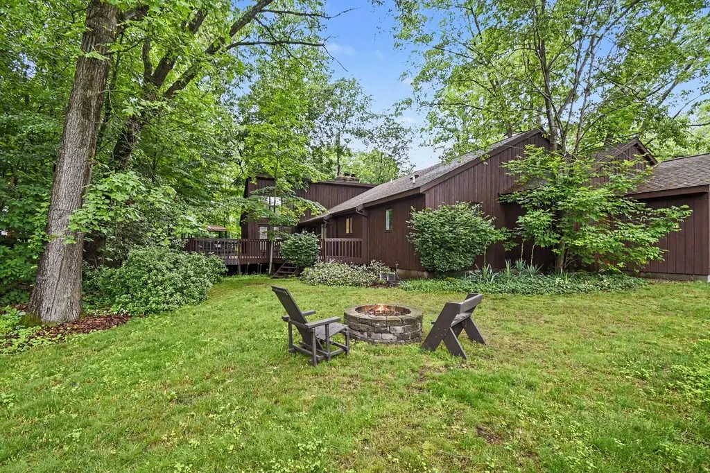 7606 Leyton Drive SE Cascade Charter Township MI 49301