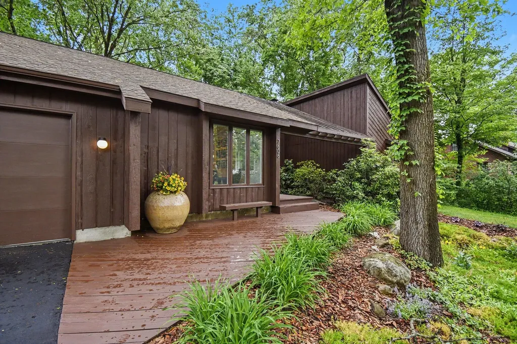 7606 Leyton Drive SE Cascade Charter Township MI 49301